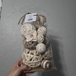 Decorative Balls‎
